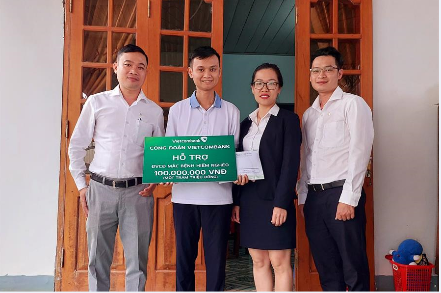 Công đoàn Vietcombank hướng đến “Trọng đức, gần gũi, biết cảm thông và sẻ chia” Công đoàn Vietcombank hướng đến “Trọng đức, gần gũi, biết cảm thông và sẻ chia”