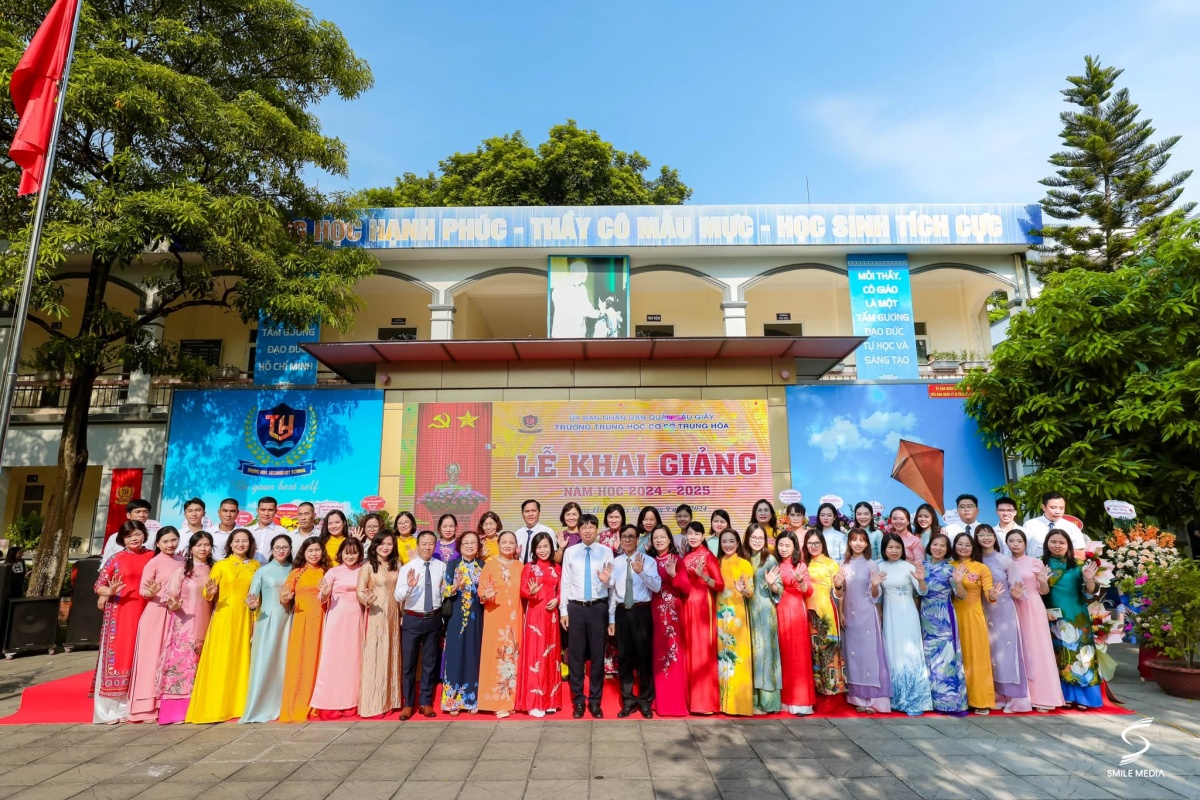 Những cống hiến thầm lặng của cô nhân viên y tế học đường