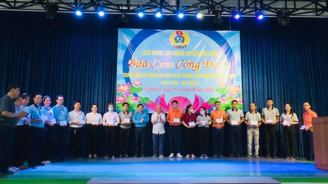 Long An: Hơn 5 tỷ đồng tổ chức bữa cơm công đoàn chăm lo cho đoàn viên, NLĐ Long An: Hơn 5 tỷ đồng tổ chức bữa cơm công đoàn chăm lo cho đoàn viên, NLĐ