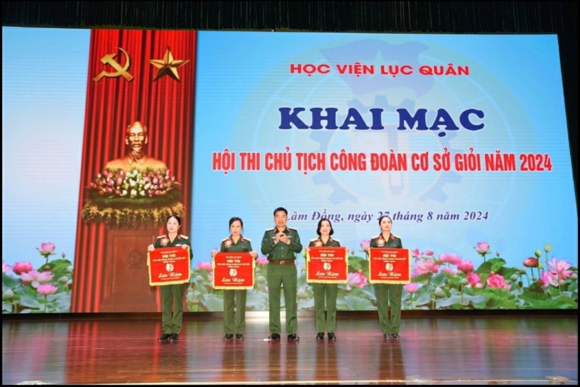 Vượt khó, không ngừng hoàn thiện bản thân để trở thành Chủ tịch Công đoàn