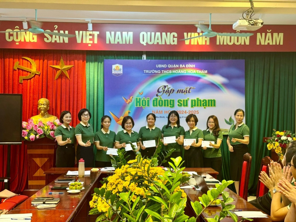 Công đoàn Trường THCS Hoàng Hoa Thám: Hết mình vì một tập thể gắn kết, yêu thương Công đoàn Trường THCS Hoàng Hoa Thám: Hết mình vì một tập thể gắn kết, yêu thương