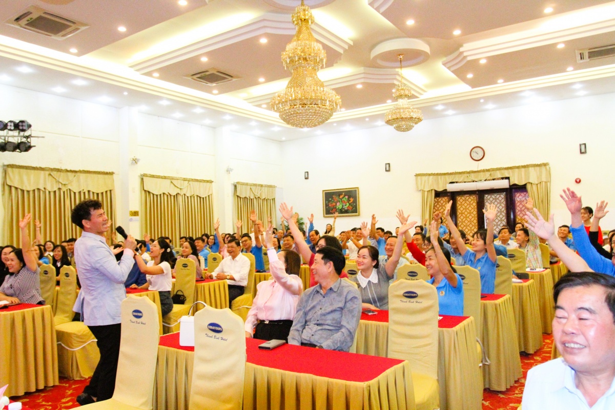 Nhiều trăn trở trước tình trạng nhà văn hóa “tối đèn”