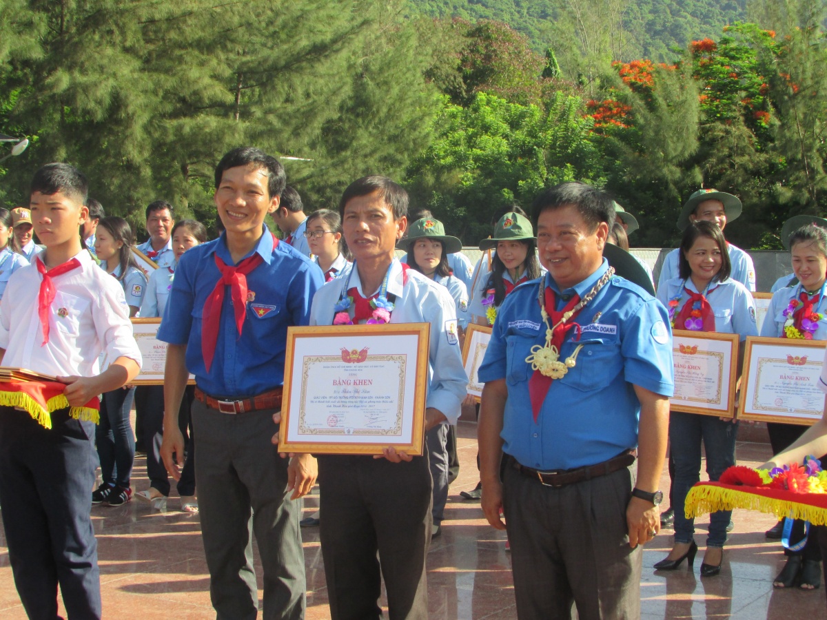 Tổng phụ trách Đội chăm lo cho học trò như con mình