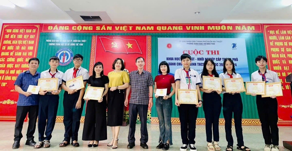 Cô giáo Trần Thị Bích Hồng - dấu ấn yêu thương của Trường THCS Phan Chu Trinh Cô giáo Trần Thị Bích Hồng - dấu ấn yêu thương của Trường THCS Phan Chu Trinh