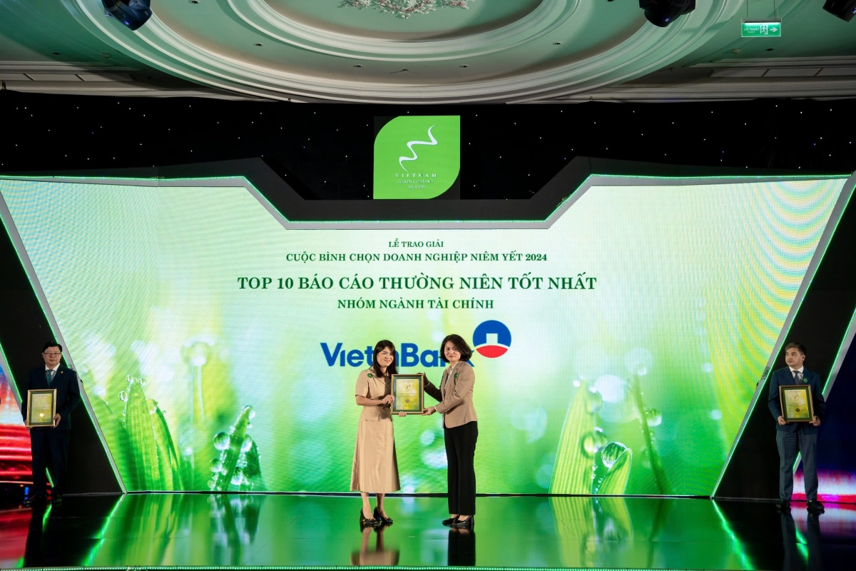 Bà Phạm Thị Thanh Hoài – TV HĐQT VietinBank nhận 2 giải thưởng “Top 10 Báo cáo thường niên tốt nhất nhóm ngành Tài chính” và “Tiến bộ vượt trội dành cho Báo cáo thường niên” Bà Phạm Thị Thanh Hoài – TV HĐQT VietinBank nhận 2 giải thưởng “Top 10 Báo cáo thường niên tốt nhất nhóm ngành Tài chính” và “Tiến bộ vượt trội dành cho Báo cáo thường niên”