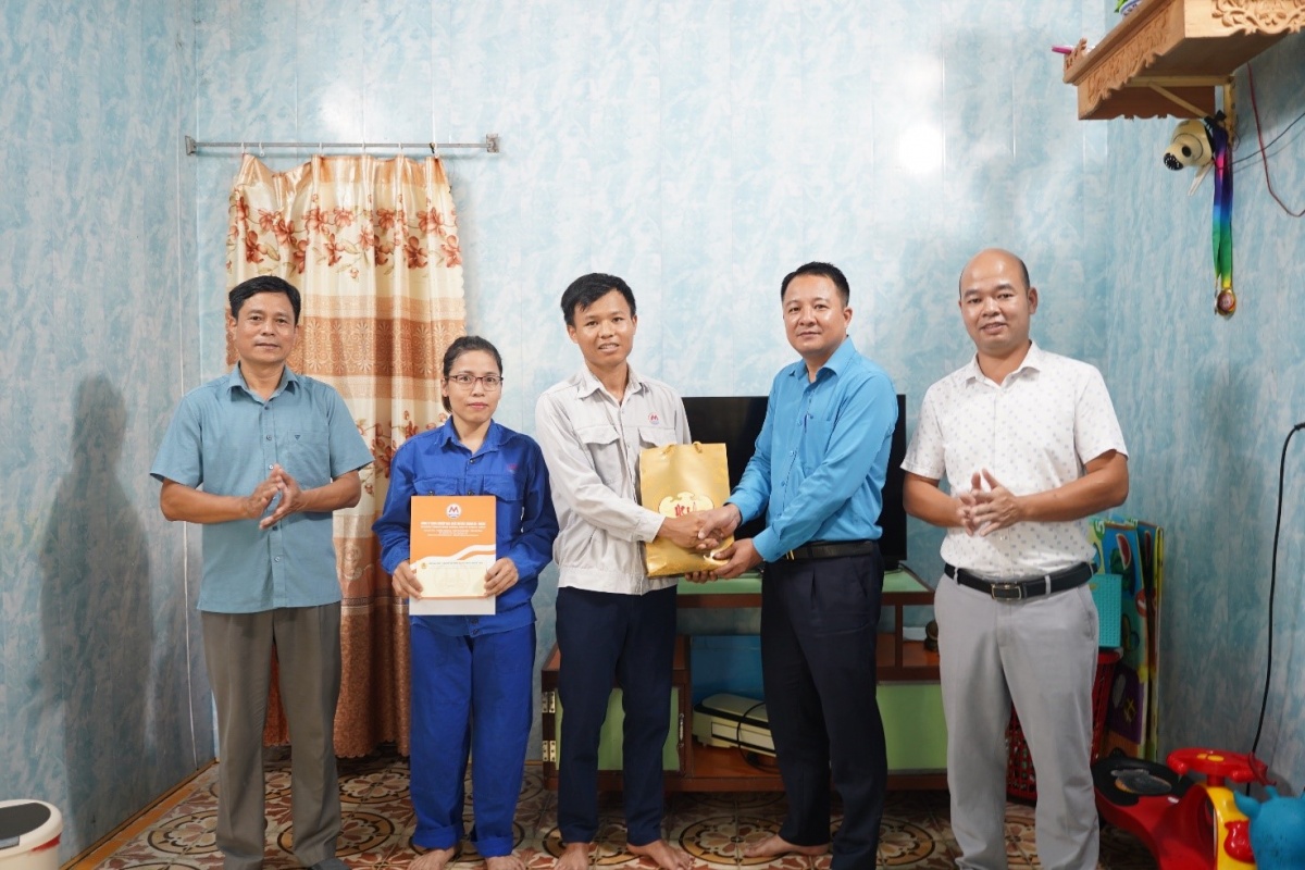 Hành trình thầm lặng và trách nhiệm của người lái xe chở vật liệu nổ công nghiệp Hành trình thầm lặng và trách nhiệm của người lái xe chở vật liệu nổ công nghiệp