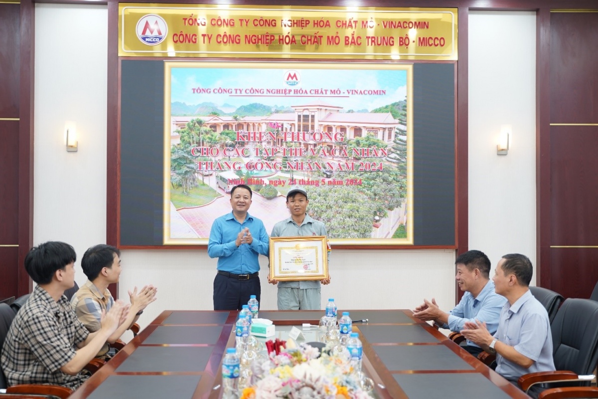 Hành trình thầm lặng và trách nhiệm của người lái xe chở vật liệu nổ công nghiệp Hành trình thầm lặng và trách nhiệm của người lái xe chở vật liệu nổ công nghiệp