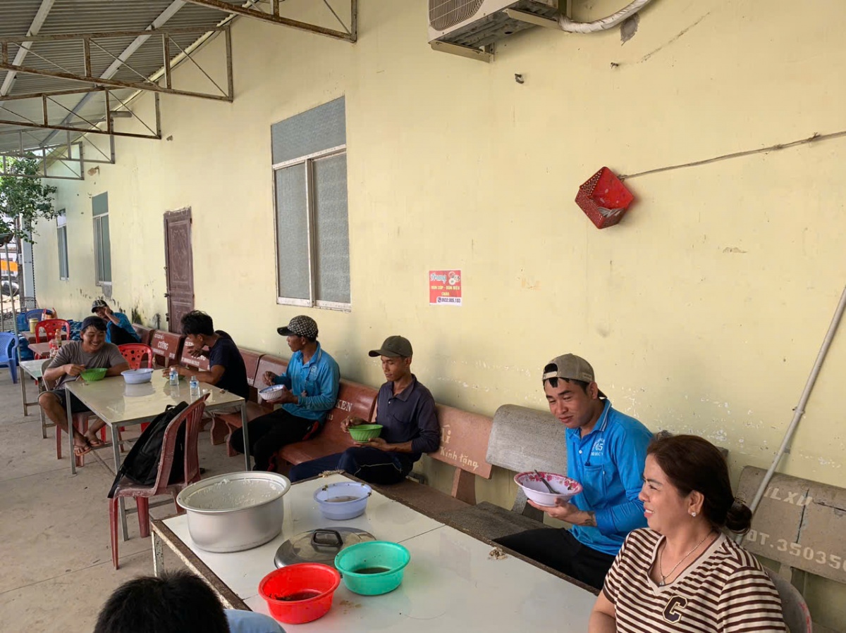 Vào nghiệp đoàn, người lao động phấn khởi có thu nhập ổn định Vào nghiệp đoàn, người lao động phấn khởi có thu nhập ổn định