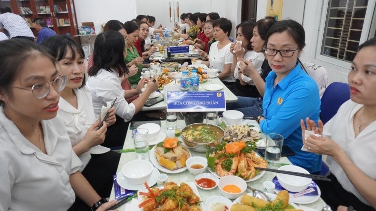 Công đoàn Công ty Vật tư hóa chất mỏ Hà Nội: chỗ dựa tin cậy của người lao động