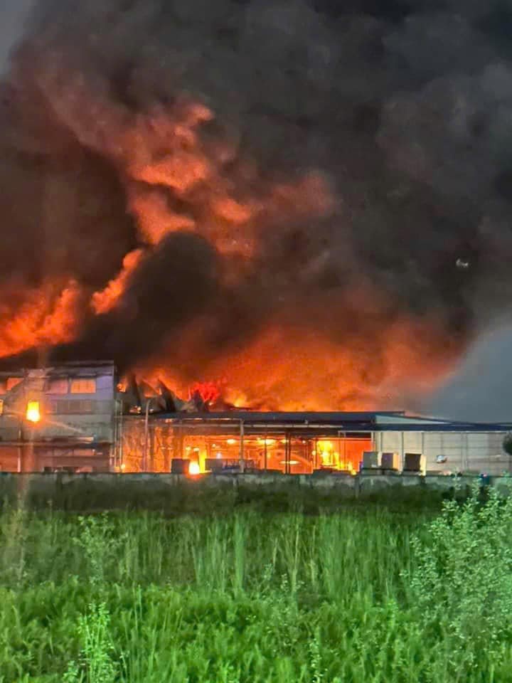 Nhà xưởng cháy lớn, công nhân phải nghỉ việc được hỗ trợ thế nào?