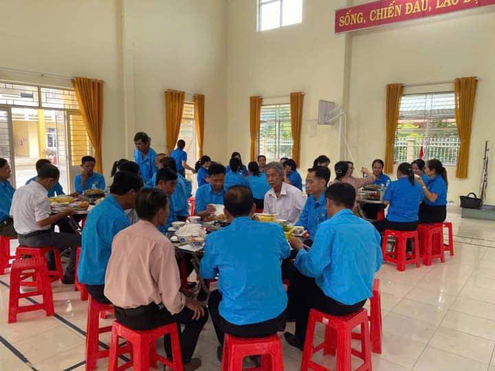 Công đoàn huyện Đức Huệ lan tỏa ấm áp “Bữa cơm công đoàn” Công đoàn huyện Đức Huệ lan tỏa ấm áp “Bữa cơm công đoàn”