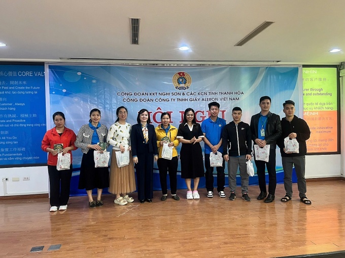 Sinh hoạt báo cáo viên phải hướng tới cung cấp kiến thức và kỹ năng mới cho cán bộ công đoàn Sinh hoạt báo cáo viên phải hướng tới cung cấp kiến thức và kỹ năng mới cho cán bộ công đoàn