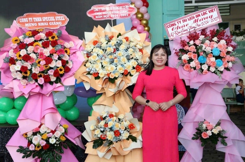 Cô Nguyễn Ngọc Bích Trâm- trung tâm của văn hóa đoàn kết và chia sẻ Cô Nguyễn Ngọc Bích Trâm- trung tâm của văn hóa đoàn kết và chia sẻ