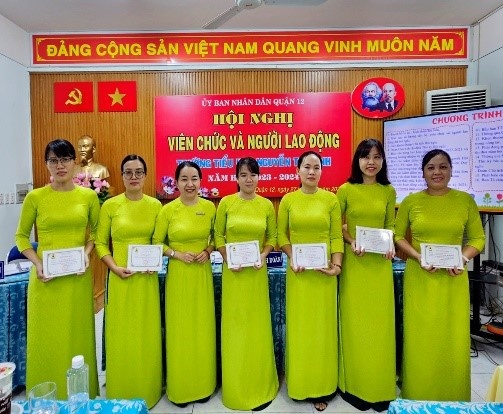 Cô Nguyễn Ngọc Bích Trâm- trung tâm của văn hóa đoàn kết và chia sẻ Cô Nguyễn Ngọc Bích Trâm- trung tâm của văn hóa đoàn kết và chia sẻ