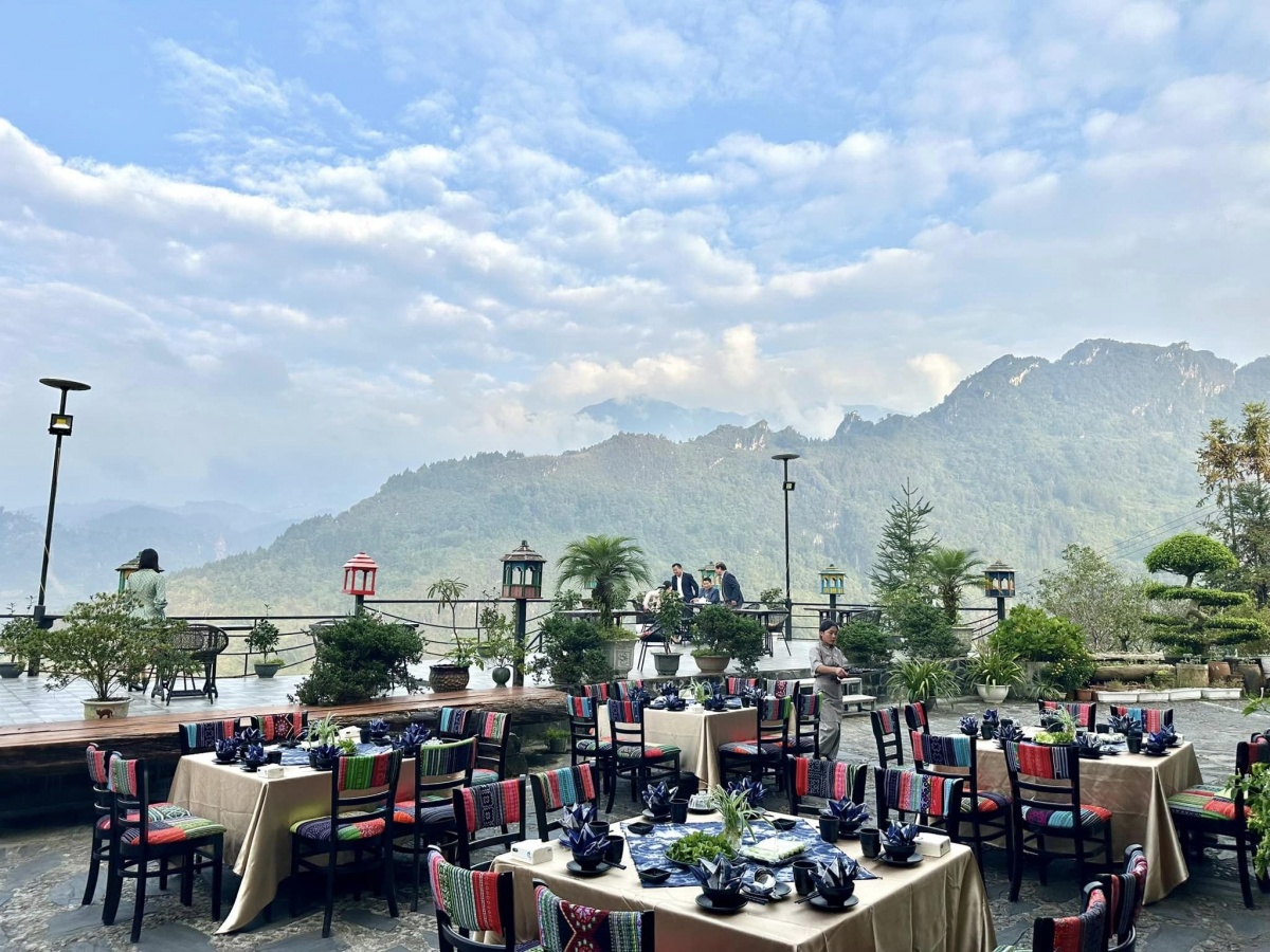 Một số nhà hàng view đẹp, đồ ngon, check-in cực chất ở Sa Pa trong mùa săn mây Một số nhà hàng view đẹp, đồ ngon, check-in cực chất ở Sa Pa trong mùa săn mây