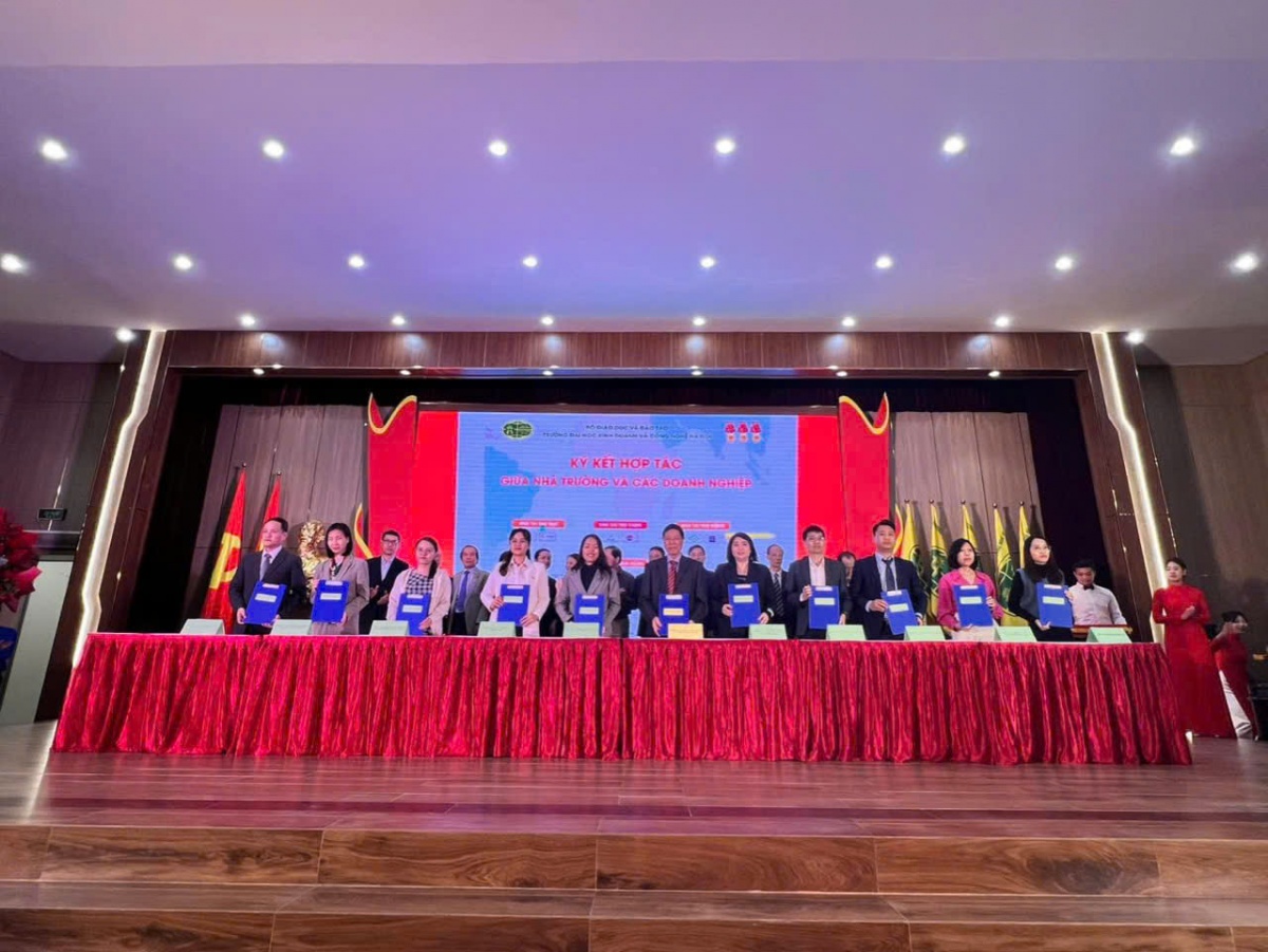 5.000 cơ hội việc làm, mở rộng cánh cửa tương lai cho sinh viên 5.000 cơ hội việc làm, mở rộng cánh cửa tương lai cho sinh viên