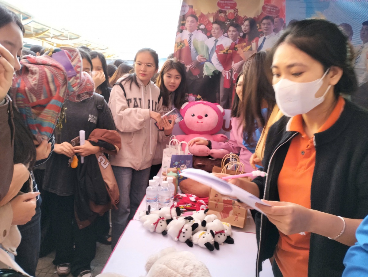 5.000 cơ hội việc làm, mở rộng cánh cửa tương lai cho sinh viên 5.000 cơ hội việc làm, mở rộng cánh cửa tương lai cho sinh viên