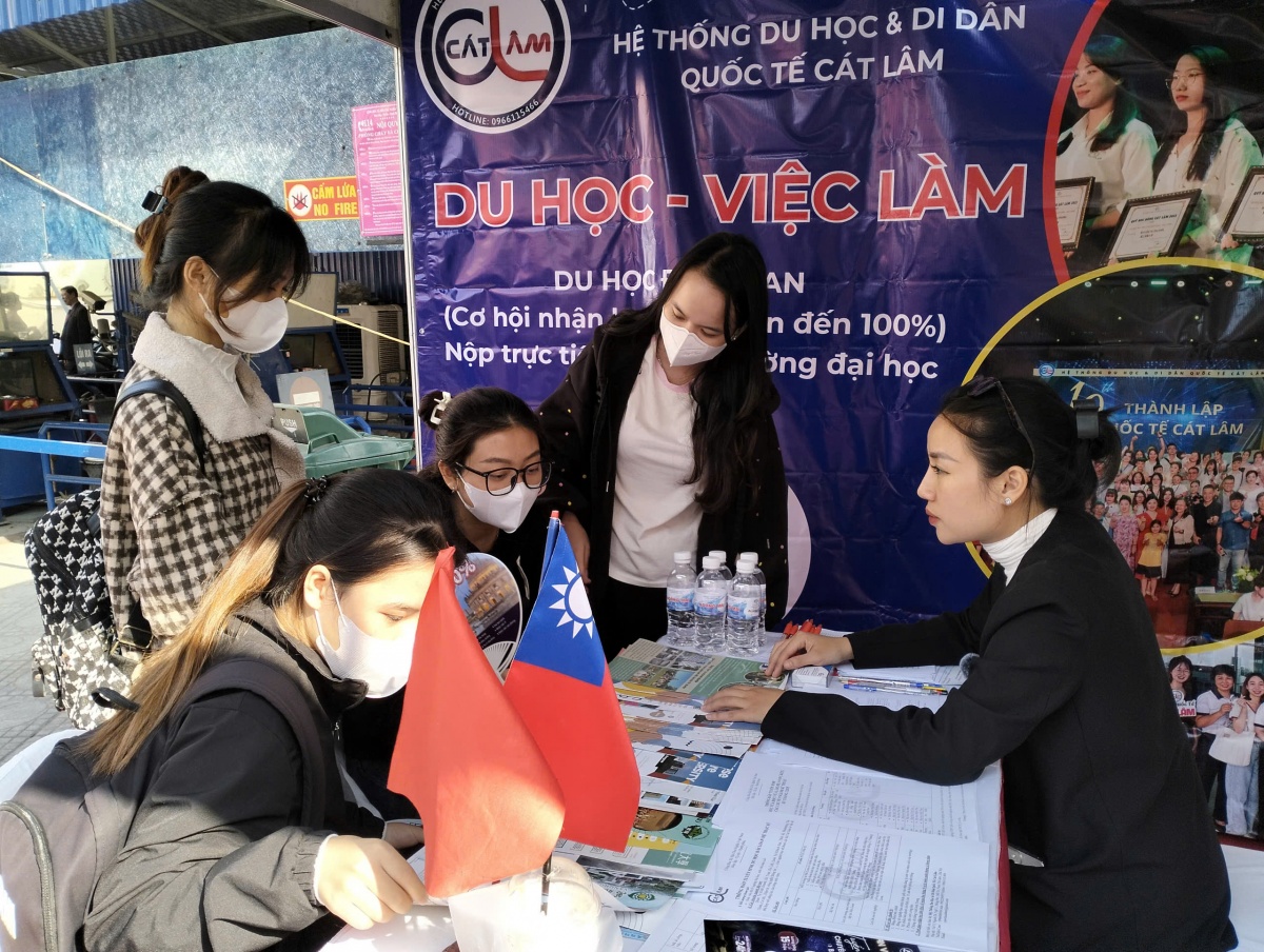 5.000 cơ hội việc làm, mở rộng cánh cửa tương lai cho sinh viên 5.000 cơ hội việc làm, mở rộng cánh cửa tương lai cho sinh viên