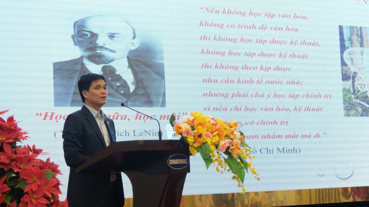 Chỉ đạt được ước mơ nếu lao động quên mình Chỉ đạt được ước mơ nếu lao động quên mình