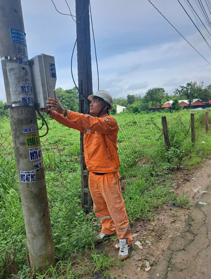 Tình thương của công đoàn là động lực để công nhân ngành điện bám nghề Tình thương của công đoàn là động lực để công nhân ngành điện bám nghề