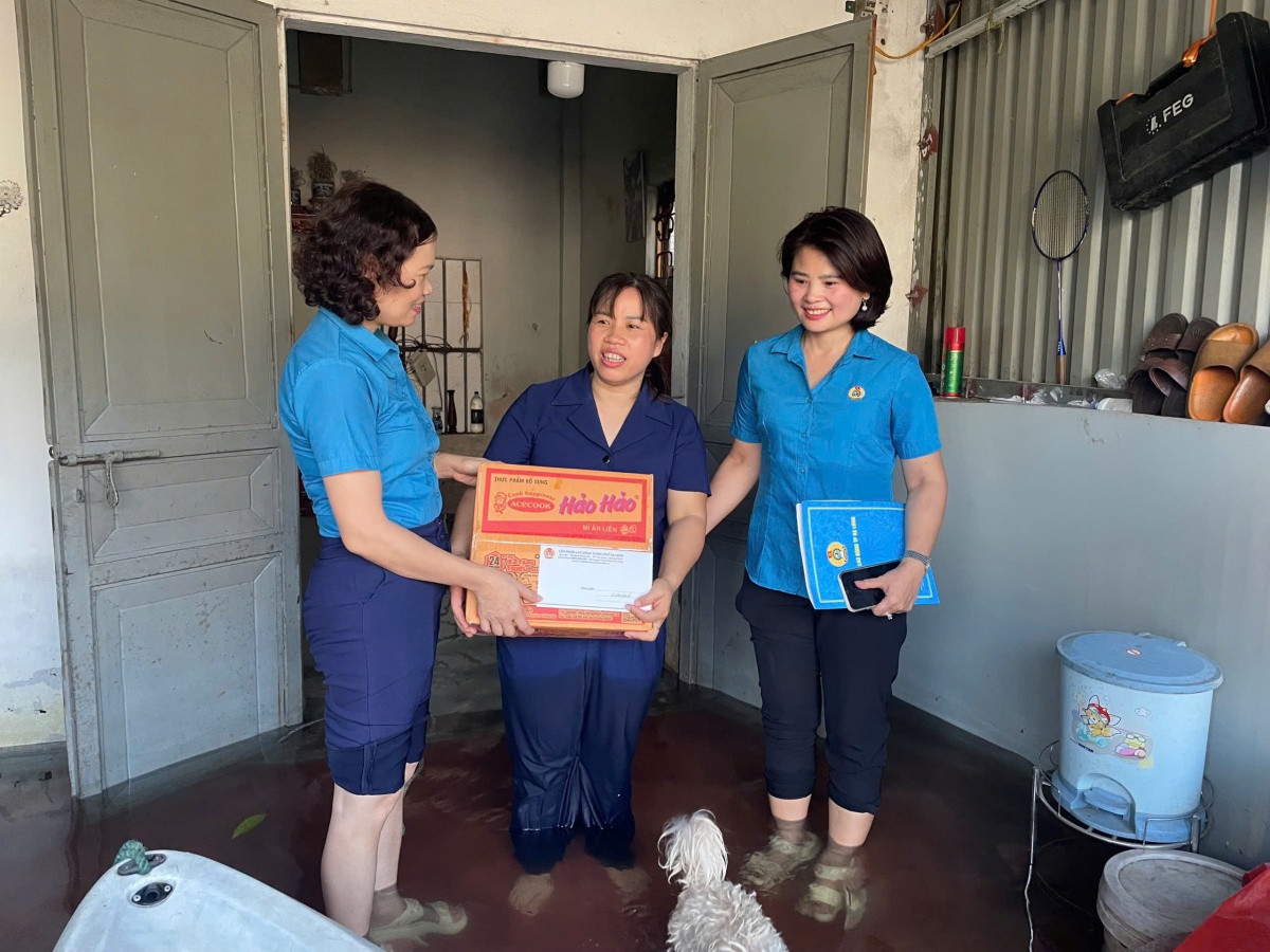 Bão Yagi đi qua, tình Công đoàn ở lại… Bão Yagi đi qua, tình Công đoàn ở lại…