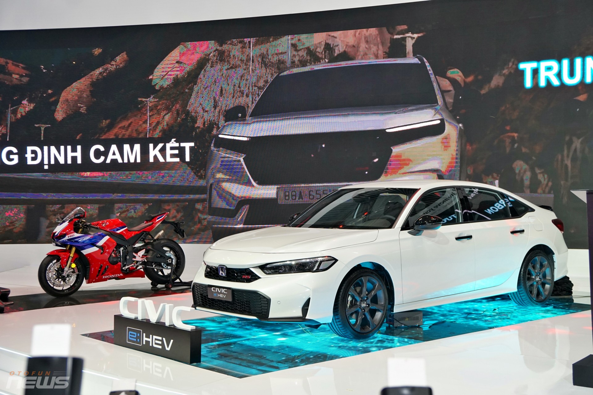 Sẽ có tem đăng kiểm riêng biệt dành cho xe hybrid và ô tô điện từ năm 2025