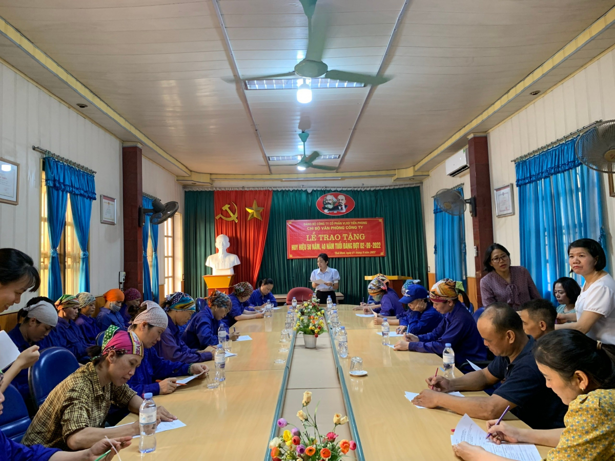 Tăng cường vai trò công đoàn cấp trên đối với công đoàn cơ sở doanh nghiệp ngoài nhà nước Tăng cường vai trò công đoàn cấp trên đối với công đoàn cơ sở doanh nghiệp ngoài nhà nước