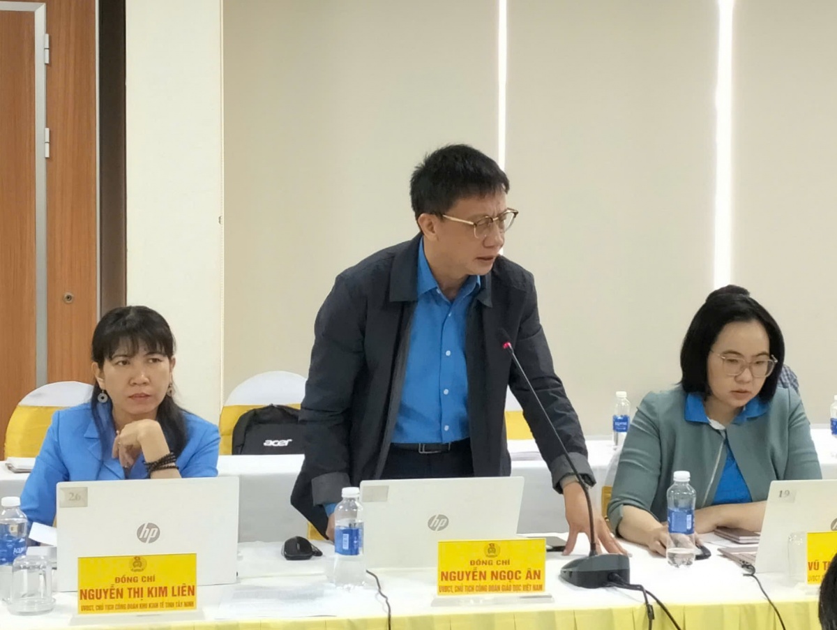 Chính sách hỗ trợ nuôi dạy con cho công nhân cần được xem là ưu tiên hàng đầu