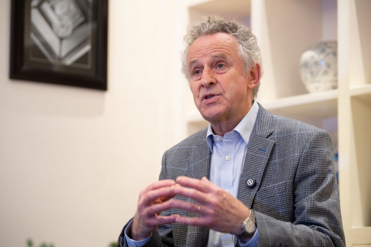 Hội đồng Giải thưởng VinFuture nói gì về quyết định vinh danh CEO NVIDIA?