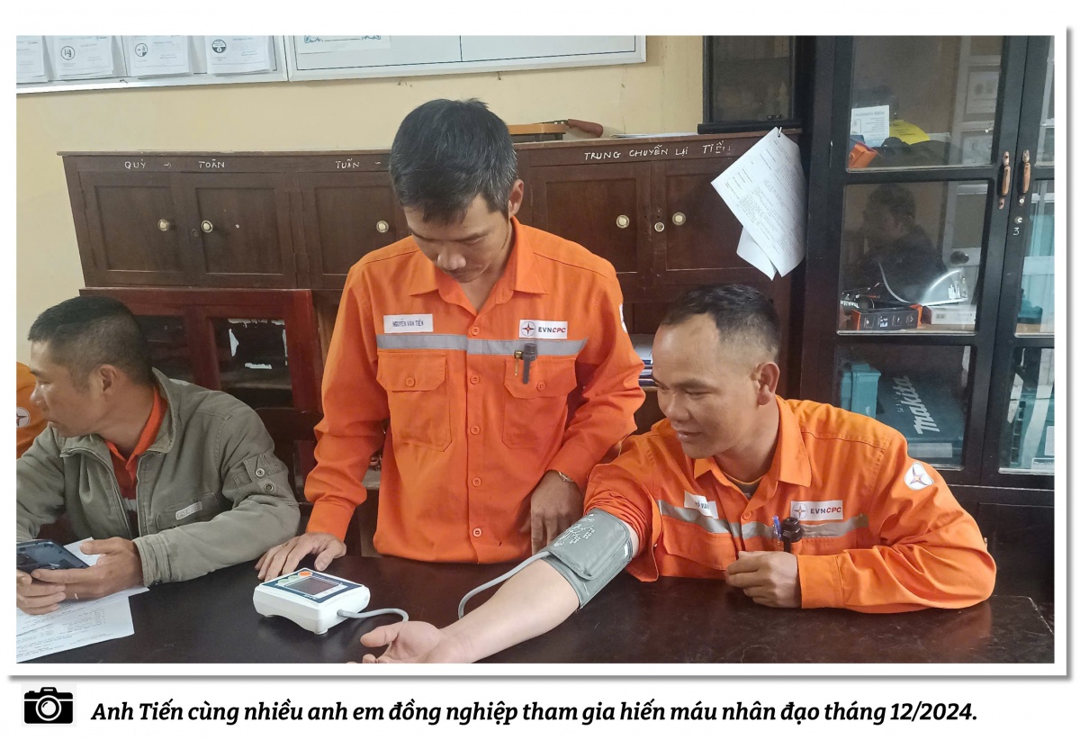 Bỏ phố lên non làm thợ điện Bỏ phố lên non làm thợ điện