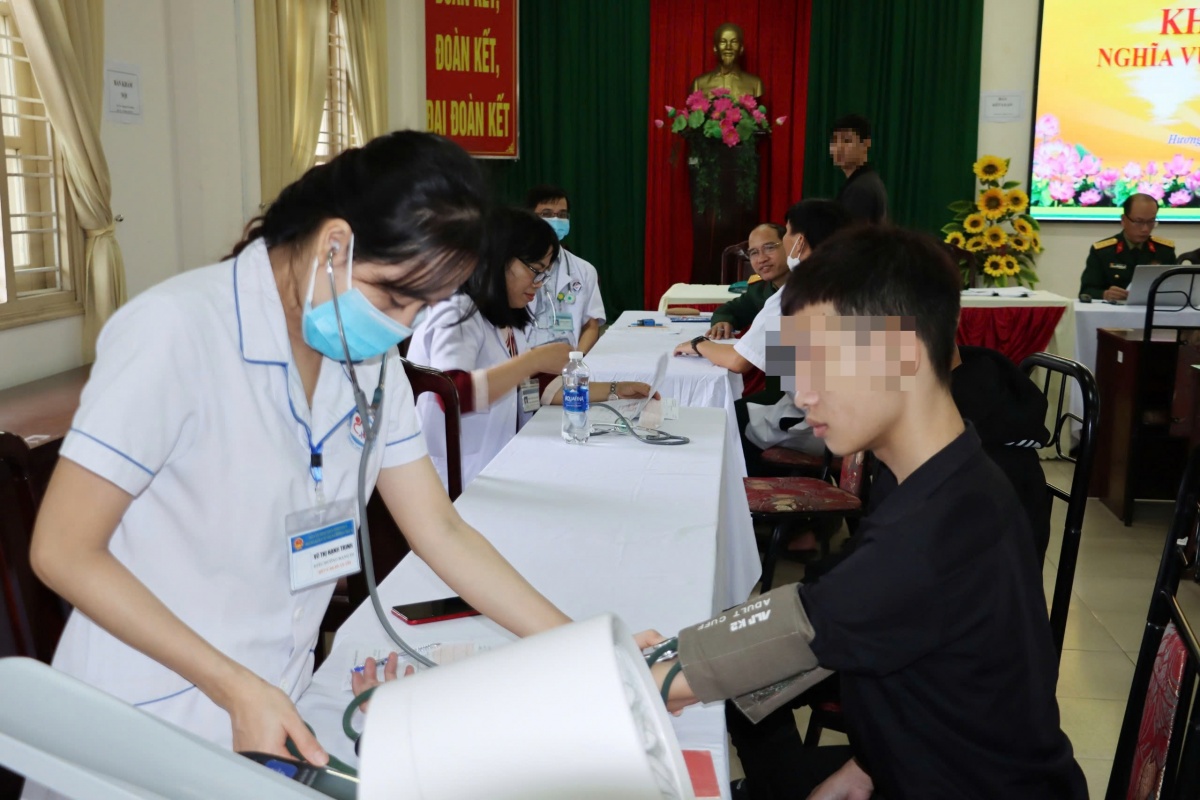 Cán bộ, nhân viên ngành y tế tỉnh Thừa Thiên Huế mỏi mòn chờ “lương mới”