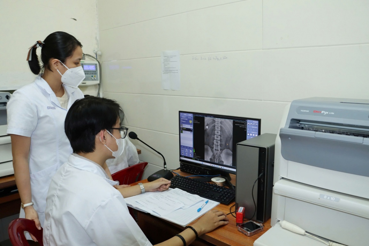 Cán bộ, nhân viên ngành y tế tỉnh Thừa Thiên Huế mỏi mòn chờ “lương mới”