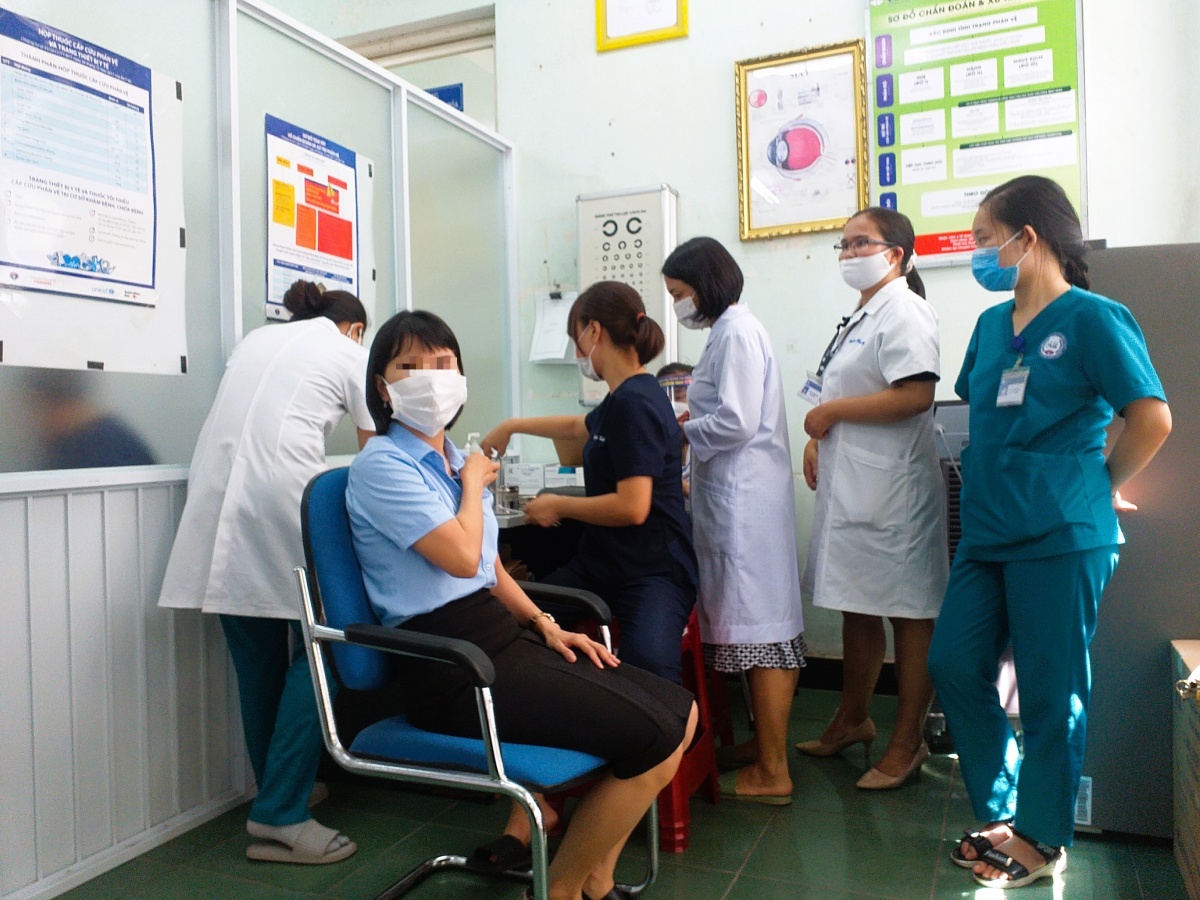 Cán bộ, nhân viên ngành y tế tỉnh Thừa Thiên Huế mỏi mòn chờ “lương mới”