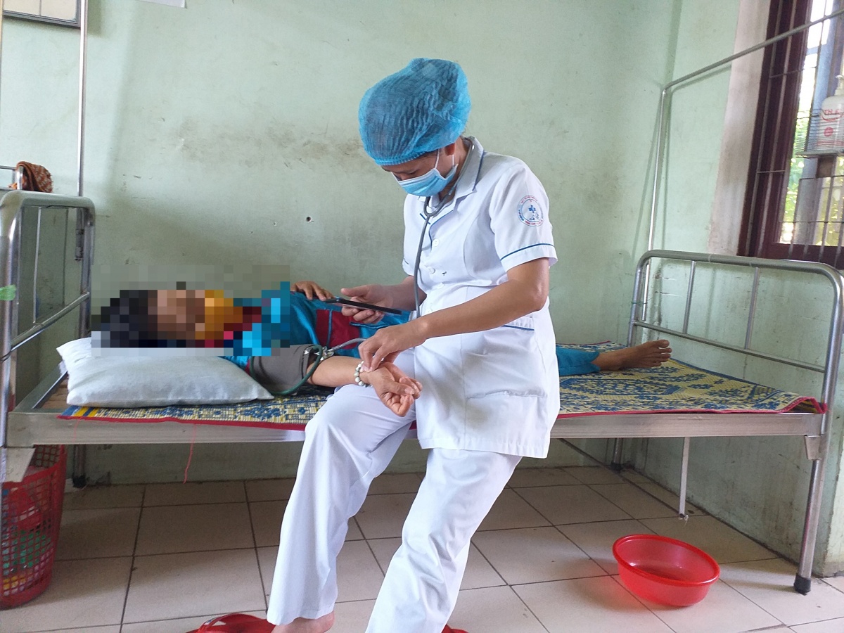 Cán bộ, nhân viên ngành y tế tỉnh Thừa Thiên Huế mỏi mòn chờ “lương mới”