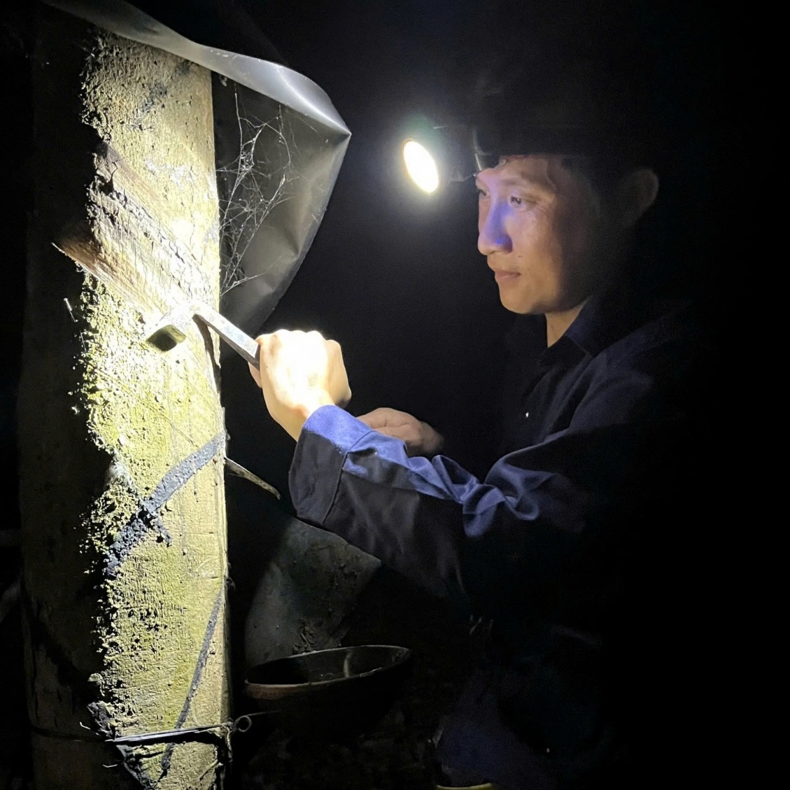 “Thợ cạo” vùng biên