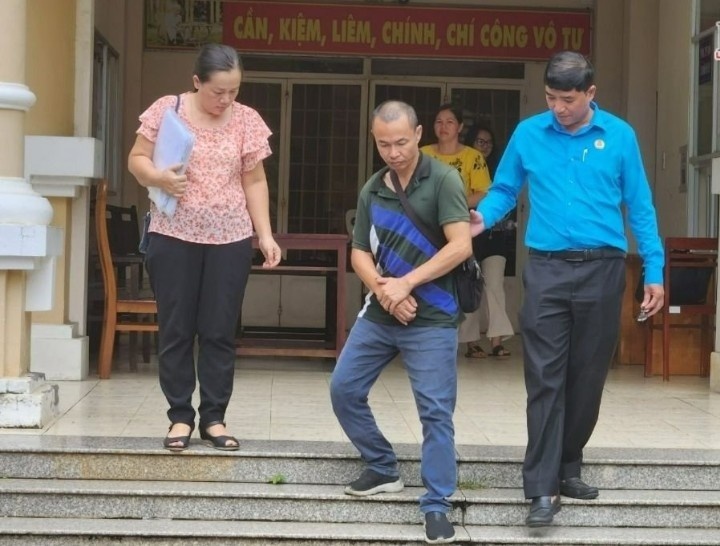 Người lao động khởi kiện đòi doanh nghiệp bồi thường gần 1 tỷ đồng Người lao động khởi kiện đòi doanh nghiệp bồi thường gần 1 tỷ đồng