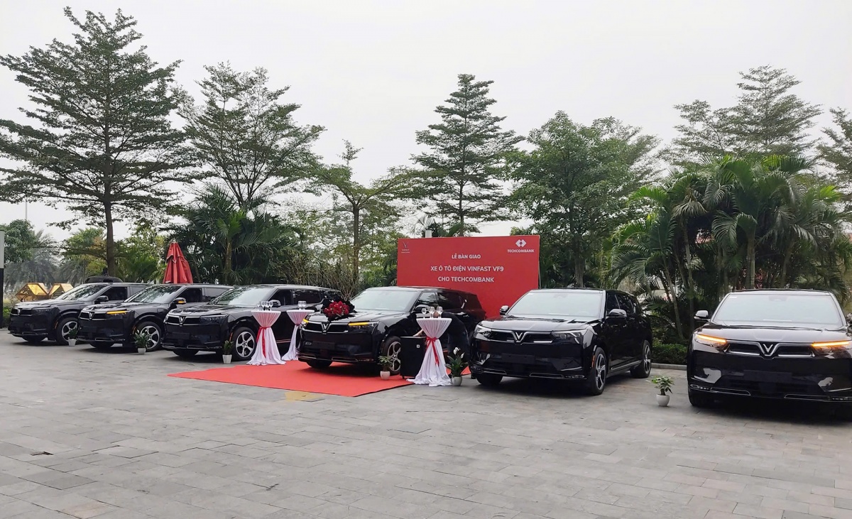 Nhiều doanh nghiệp “phủ xanh” dàn xe phục vụ lãnh đạo bằng VinFast VF 9 Nhiều doanh nghiệp “phủ xanh” dàn xe phục vụ lãnh đạo bằng VinFast VF 9