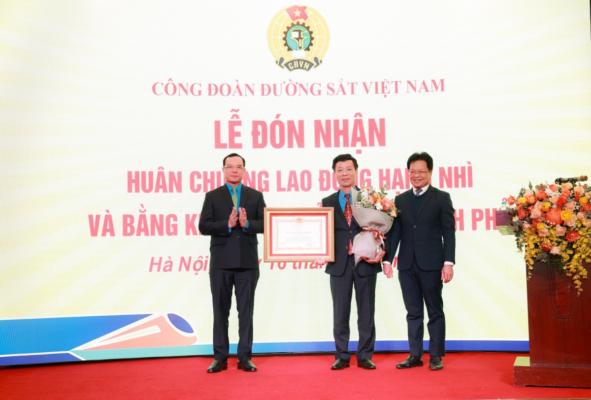 Chuyến tàu Công đoàn - Xuân 2025: Hỗ trợ 150 cặp vé khứ hồi cho đoàn viên, người lao động ngành Đường sắt Chuyến tàu Công đoàn - Xuân 2025: Hỗ trợ 150 cặp vé khứ hồi cho đoàn viên, người lao động ngành Đường sắt