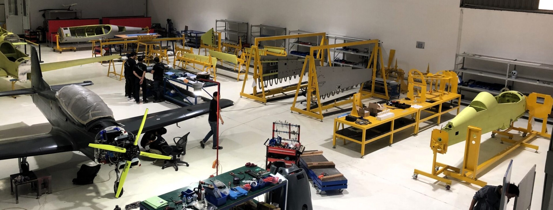 Triển lãm Quốc phòng 2024: Lần đầu trưng bày máy bay sản xuất tại Việt Nam