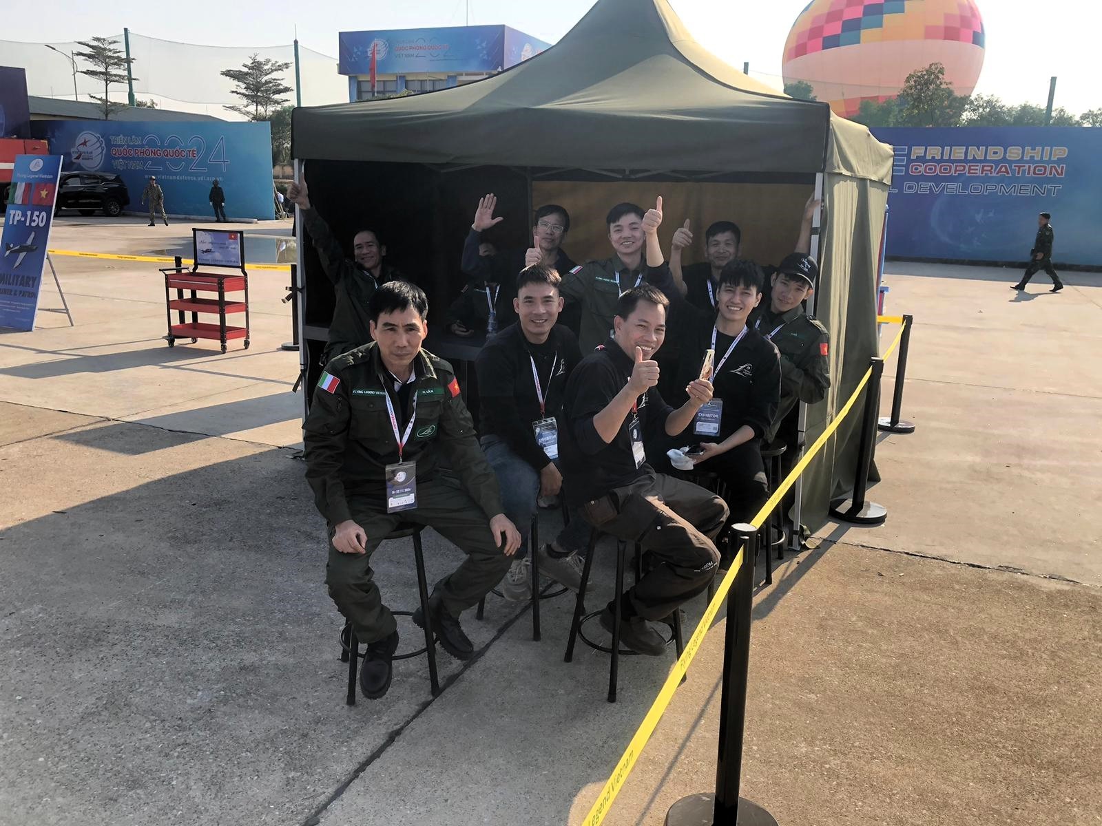 Triển lãm Quốc phòng 2024: Lần đầu trưng bày máy bay sản xuất tại Việt Nam Triển lãm Quốc phòng 2024: Lần đầu trưng bày máy bay sản xuất tại Việt Nam