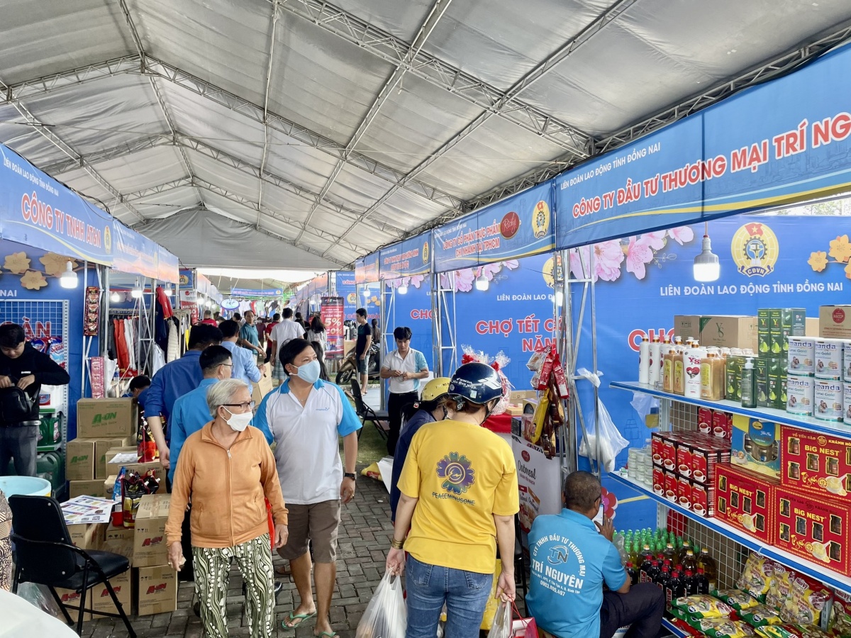 Doanh nghiệp thưởng “khủng” để giữ chân người lao động