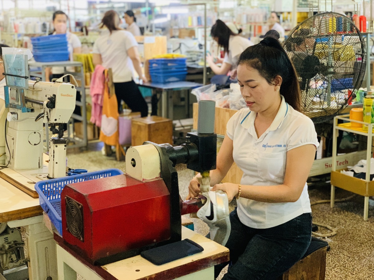 Doanh nghiệp thưởng “khủng” để giữ chân người lao động