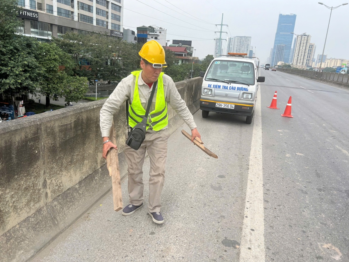 Chuyện về người đảng viên tuần đường trên vành đai 3 Chuyện về người đảng viên tuần đường trên vành đai 3