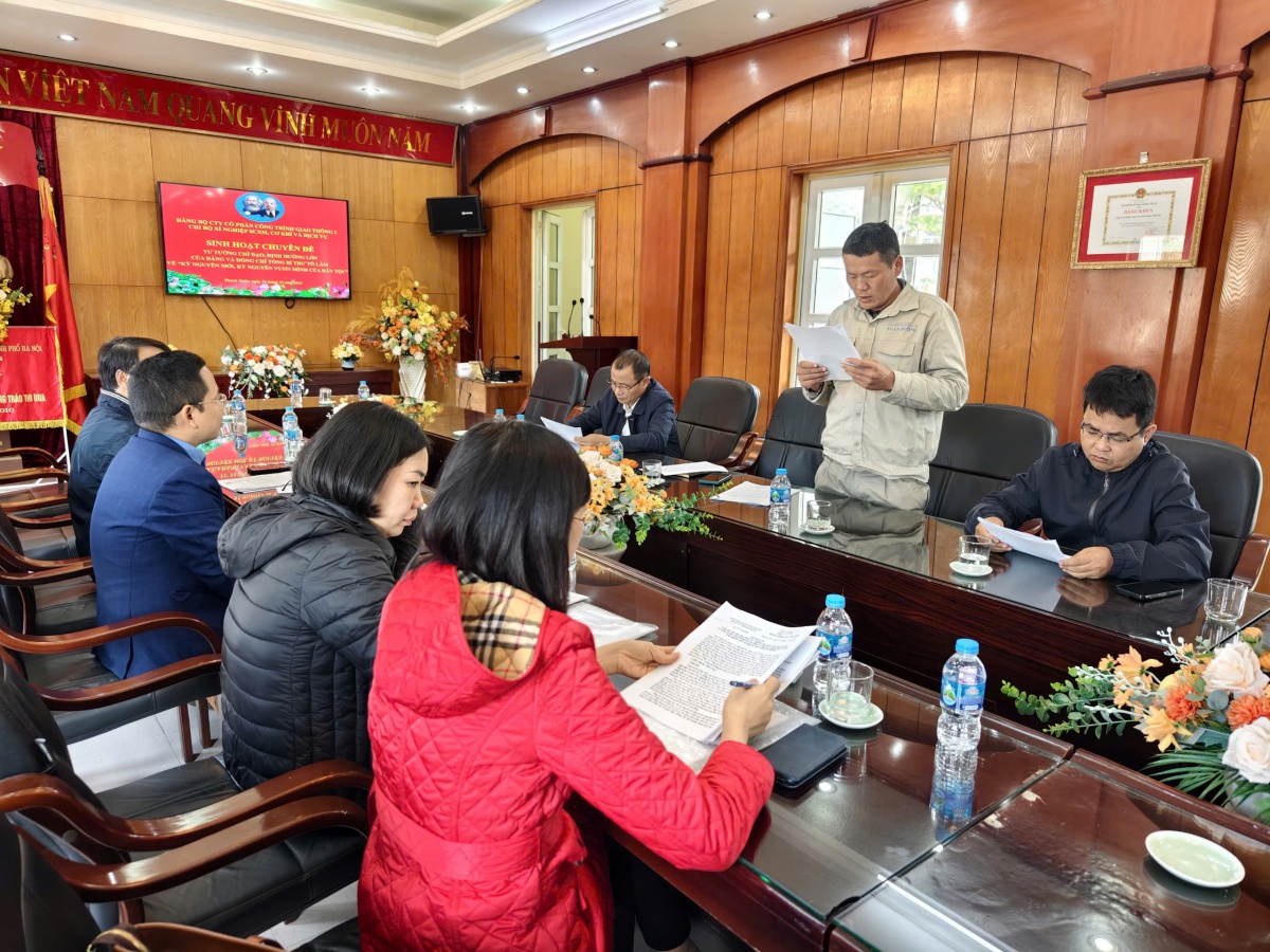 Chuyện về người đảng viên tuần đường trên vành đai 3 Chuyện về người đảng viên tuần đường trên vành đai 3