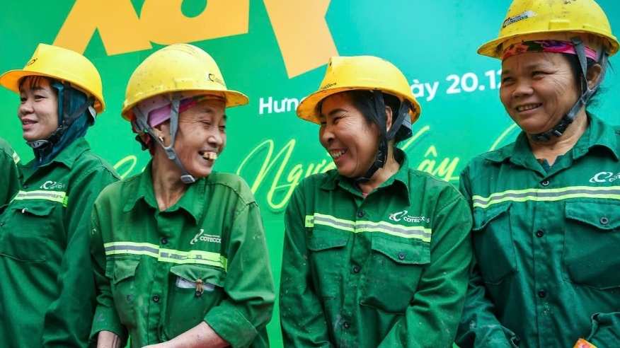 "Xây Tết 2025": 2.600 phần quà Tết cho công nhân Ecopark