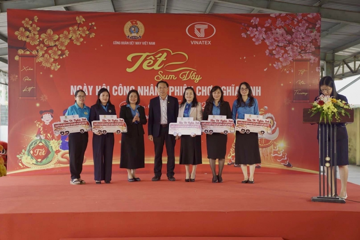 Tết sum vầy cho công nhân may ở Đà Nẵng
