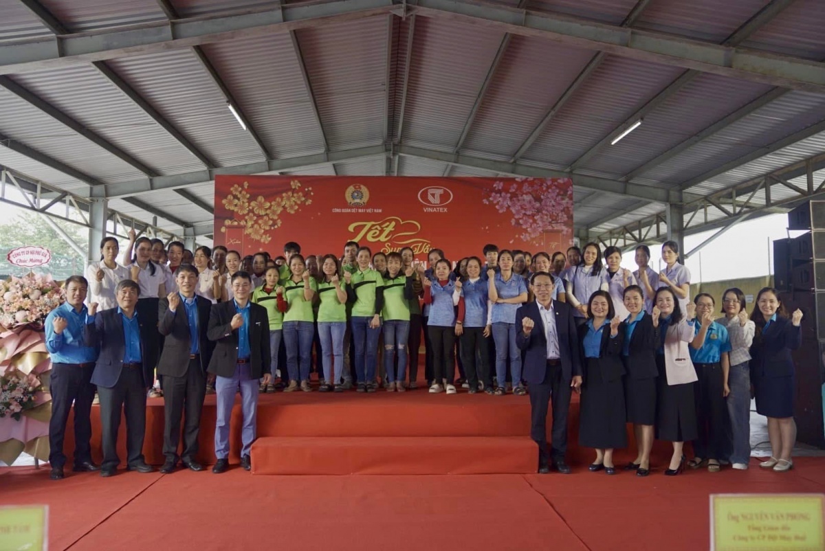 Tết sum vầy cho công nhân may ở Đà Nẵng