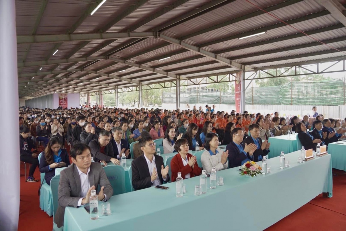 Tết sum vầy cho công nhân may ở Đà Nẵng