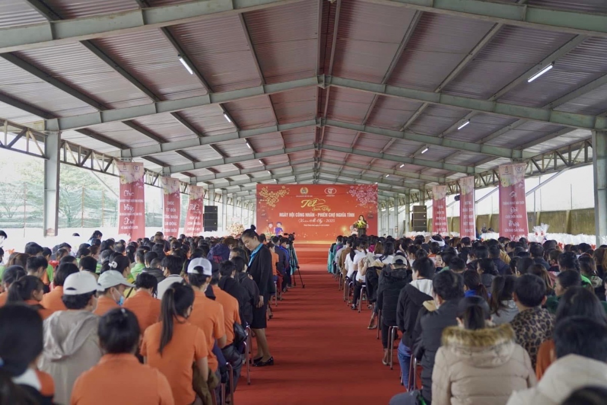 Tết sum vầy cho công nhân may ở Đà Nẵng
