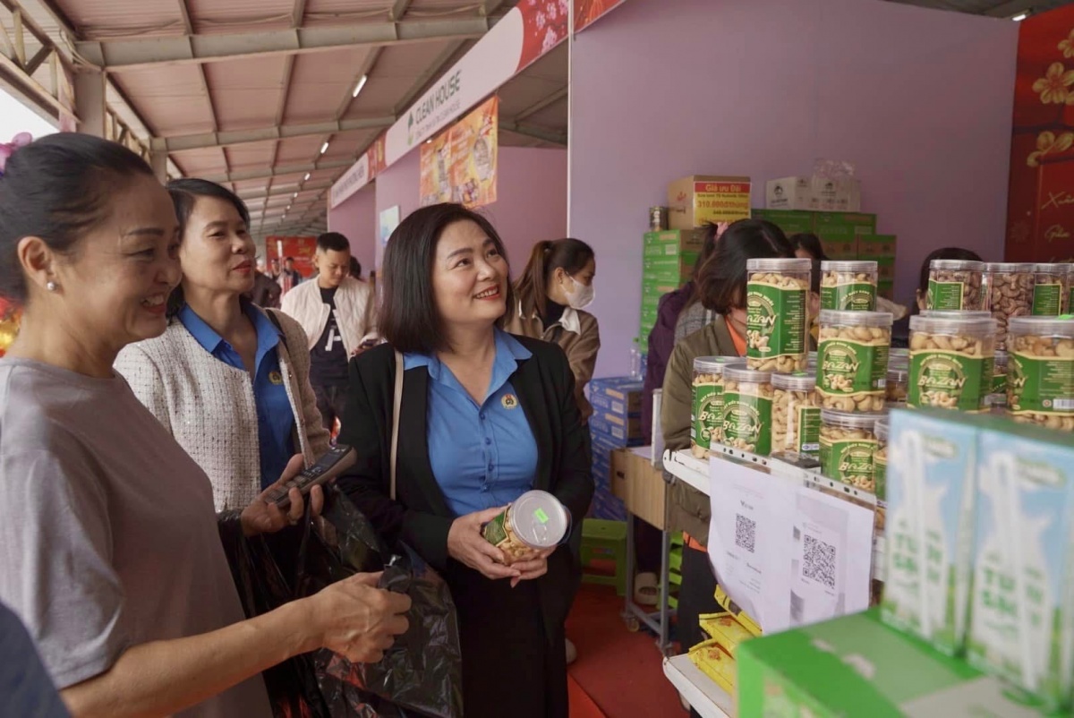 Tết sum vầy cho công nhân may ở Đà Nẵng